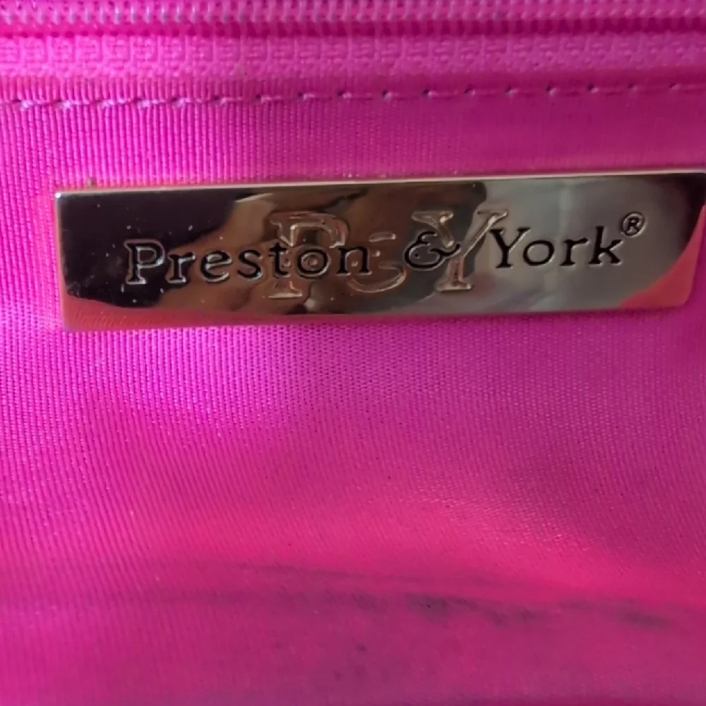 Elegant Black Leather Handbag
